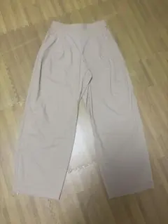 ユニクロ　ウルトラストレッチアクティブワイドパンツ　ベージュ