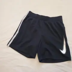 Nike 黒 ハーフパンツ キッズ　140