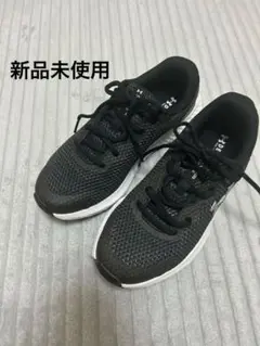 スニーカー23.5新品