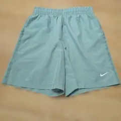 Nike グリーン ハーフパンツ