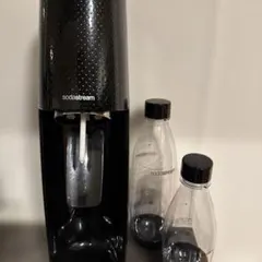 美品】SodaStream ブラック 炭酸水メーカー ボトル2本付き - メルカリ