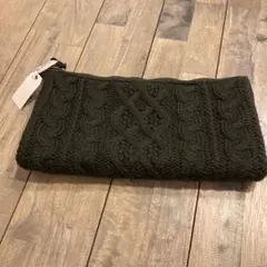 新品ニット編みのクラッチバッグ　カーキ