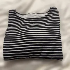 黒と白のストライプ長袖Tシャツ