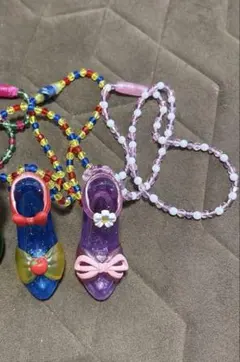 ディズニープリンセス　靴　光るネックレスおもちゃ