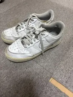 NIKE AIR FORCE 1 ホワイト スニーカー