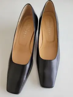 レザー スクエア　パンプス 黒　トラサルディ　ブラック　日本製　美品
