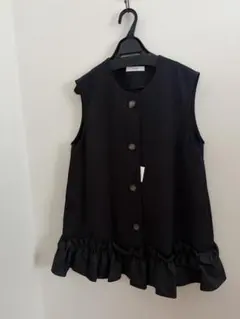 ヤマダヤ　FENNEL フェンネルフリル付き黒ベスト　ジレ　日本製