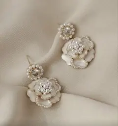 カメリアデザインのアイボリー色ピアス ギフト 韓国アクセ 入学式 パーティー