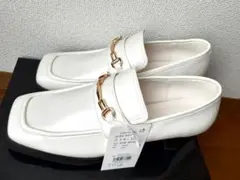 新品タグ付きアズールバイマウジースクエアトゥビットローファーLLアイボリー