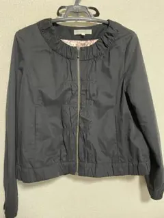 黒ノーカラージャケット