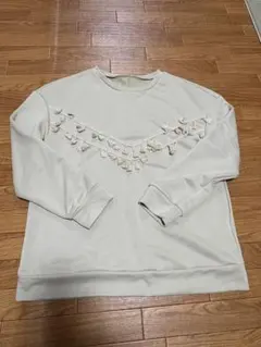 アイボリー 装飾付き 長袖スウェット