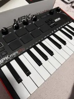 AKAI MPK mini play 本体 MIDIキーボード　内蔵スピーカーのサムネイル