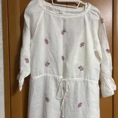 花柄刺繍 チュニック ホワイト 五分袖のサムネイル