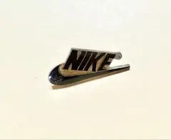 Nike ロゴ ピンバッジ