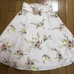 【格安☆彡】Apuweiser-richeのピンク系花柄スカート☆ベルト付き