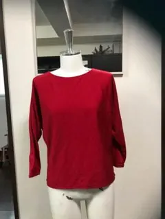 赤いドルマンスリーブカットソー