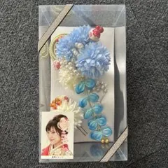 華やかな髪飾り 青と白の花