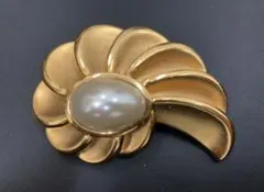 パール ブローチ