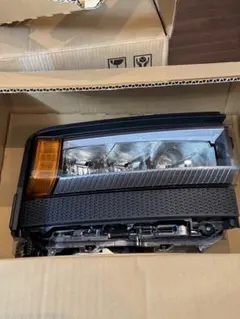 再値下げ トヨタ ランドクルーザー250 丸型ヘッドライト左 ステー1