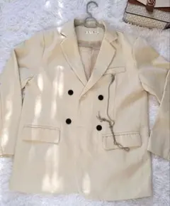 ベージュ ダブルブレスト テーラードジャケット