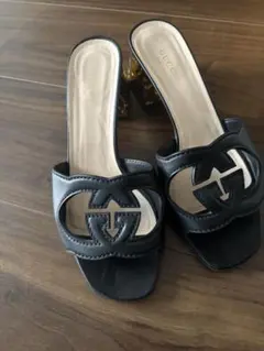 GUCCI ホワイトレザー GGロゴ サンダル 38 - メルカリ