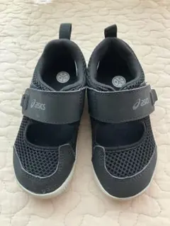 asics スクスク　ブラック メッシュサンダルのサムネイル