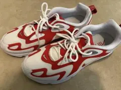 Nike ホワイト/レッド スニーカー