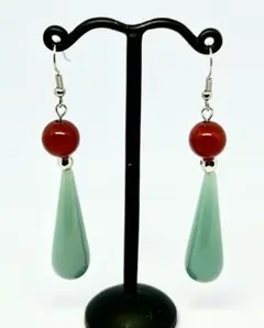 天然石　カーネリアン　ドイツ製ロングドロップ　モスグリーン