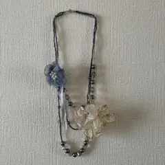 フラワーモチーフ（2種類）と多層ビーズネックレス