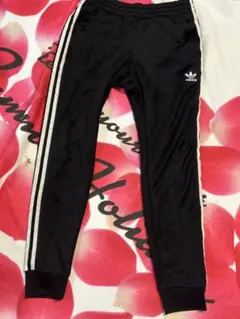 adidas ブラック ジャージパンツ