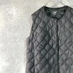 UNIQLO　中綿ベスト　キルティング　ブラック　無地　ボタン　ウォームパテッドのサムネイル