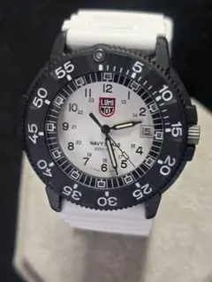 ●超特価・新品未使用・Luminox SERES 3000 V3 メンズQZのサムネイル