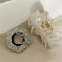 アイボリー フリル付きヘアゴム・ヘアクリップ