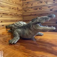 ワニ　置き物　縁起物　45センチ　古物　剥製？　アンティーク ワニ 置き物 縁起物 45センチ 古物 剥製？ アンティーク - メルカリ