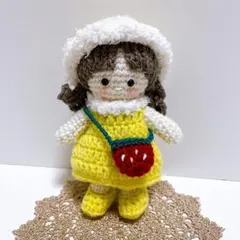 【ハンドメイド】あみぐるみ 女の子　着せ替え　いちごショルダー