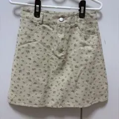more self love 台形　ミニスカート　タイト　小花柄　花柄　レトロ