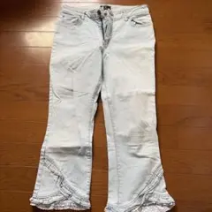 淡いブルーデニムパンツ 裾レース付き