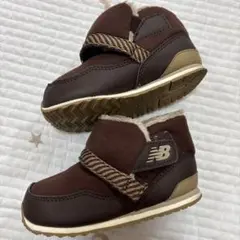 New Balance ブラウンブーツ