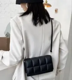 新品未使用 スクエアショルダーバッグのサムネイル