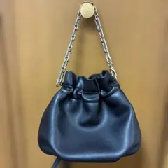 ショルダーバッグ　黒　チェーン