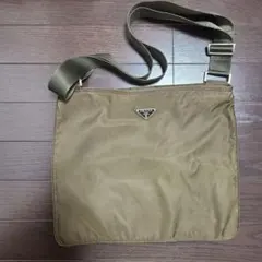 PRADA～ナイロンショルダーバッグ