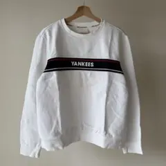 ✶ Yankees ロゴ入り ホワイト スウェット