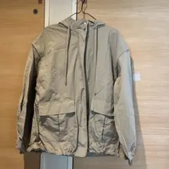 ベージュ フード付き マウンテンパーカー