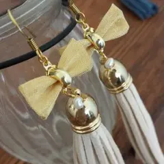 スエードタッセルリボンピアス