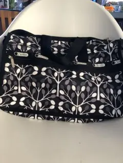 レスポートサック　ボストンバック　黒×花柄　ミニポーチ付　新品　未使用 LeSportsac - 【レスポートサック×ジョイリッチ】限定コラボ