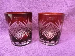 中古 色被せガラス レッド コップ 贈物 切子細工 2個セット O30829