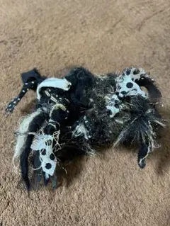 ユニークなファーとリボンのヘアゴム