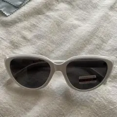 ホワイトキャットアイサングラス UV400