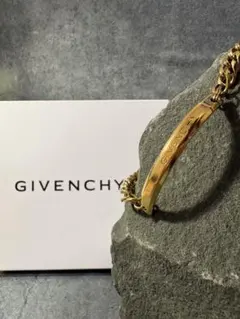 Givenchyゴールドブレスレット