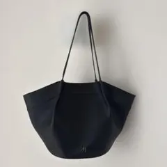 【完売】Aimeine ベッセルシェイプビッグトートバッグ ブラックのサムネイル
